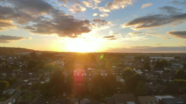 Dron shot UK england open shot sun afternoon sky buildings London smog mist dark paning left covid.mp4