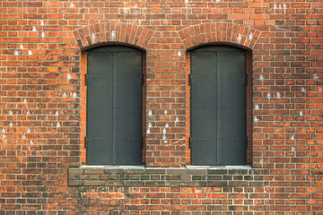 レンガの扉　Photo of old brick warehouse door 