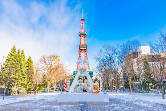 日本,北海道札幌市 - 2021年12月: 札幌のシンボル・さっぽろテレビ塔