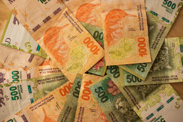 Banknotes of 500 and 1000 Argentine pesos