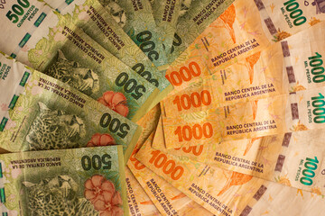 Fototapeta na wymiar Banknotes of 500 and 1000 Argentine pesos