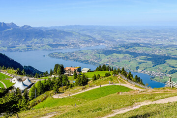 Fototapeta premium Rigi, Rigi Kulm, Pilatus, Rigi Staffel, Rigi Staffelhöhe, Vierwaldstättersee, Bergbahn, Wanderweg, Aussichtspunkt, Sommer, Zentralschweiz, Schweiz