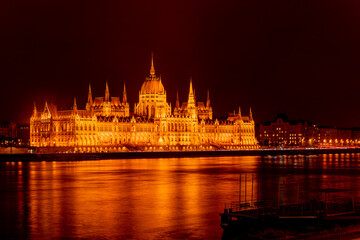 Fototapeta na wymiar Beautiful architecture illuminated by lanterns. A beautiful old building on the danube river. Hungarian parliament building at night, budapest, hungary. A magical view of the ancient city