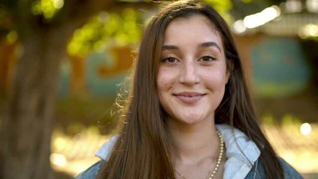 Teen Smile Stock Videos – 257,205 HD & 4K Footage Clips | Adobe Stock