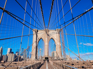 Fototapeta premium Brooklyn bridge on a perfect summer day 