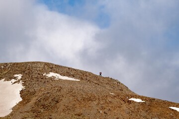Wanderer am Berg Úlfarsfell bei Reykjavik
