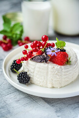 cottage cheese with fresh berries