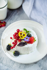 cottage cheese with fresh berries