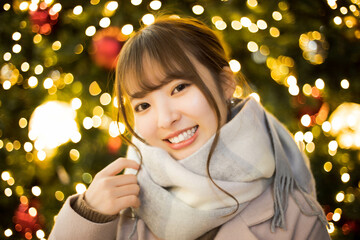 イルミネーション女性