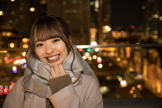 イルミネーション女性