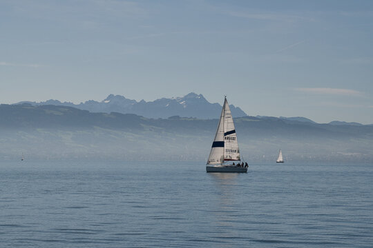 Segelboot auf dem Bodensee vor dem S&auml;ntis