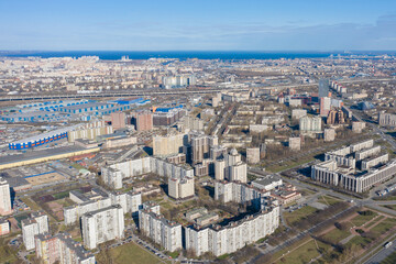 Naklejka premium Aerial view of the city of a million people on the coast of the bay.