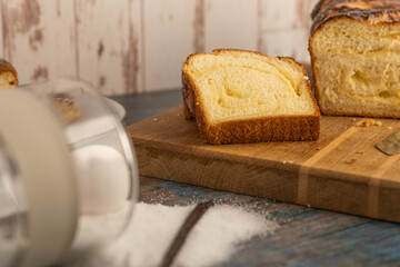 Hefezopf mit Vanillecreme
