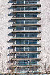Fenster eines Fabrikgebäudes