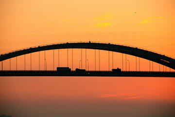 夕暮れの橋