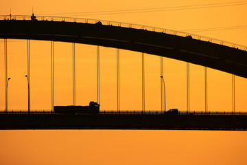 夕暮れの橋