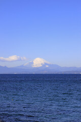 森戸海岸から見た富士山と湘南の海