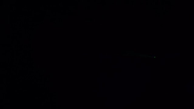 Movimiento de luces rgb de una discoteca. Se aprecia el humo y los movimientos de los efectos luminosos.