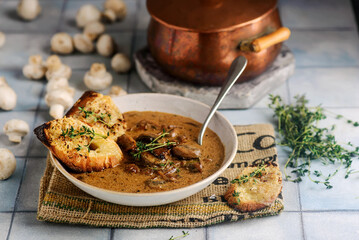 French mushroom onion soup