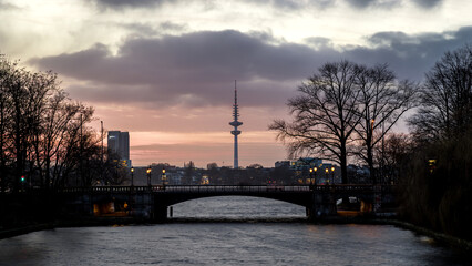 Obraz premium Abendlicht Aussenalster Schwanenwik Hamburg
