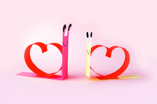 Valentines Day Craft, Greeting Card. DIY And Kid's Creativity. Instruction, Tutorial How To Make Snail With Paper Heart