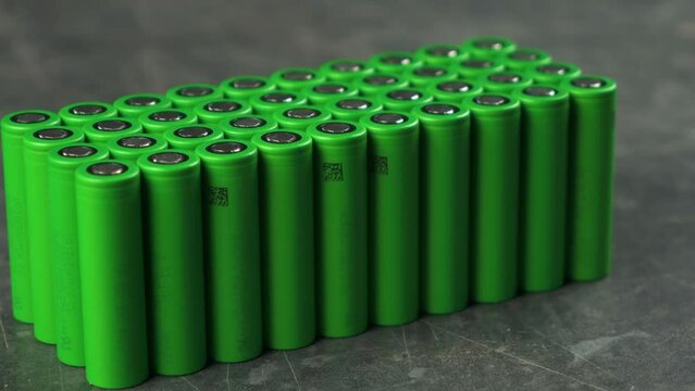 18650 and 21700 cell battery 64 batteries lined up in a group wide from the side