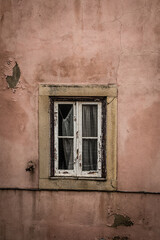 Fototapeta na wymiar old white wooden window
