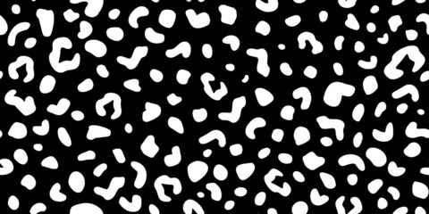 Leopard skin seamless pattern on black background. Retro savannah animals in engraving style.