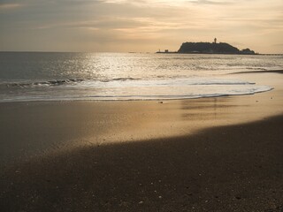 江ノ電の駅から見える海と夕日