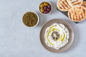 Labneh yogurt  cheese with olive oil and zaatar .  Traditional middle eastern arabic breakfast dip. - obrazy, fototapety, plakaty