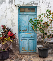 Fototapeta na wymiar VALLE GRAN REY, LA GOMERA, Kanarische Inseln: Die Stadt mit dem Ortsteil La Calera - pittoreske alte Türen