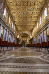 zabytkowe wnętrza bazyliki Santa Maria Maggiore w Rzymie