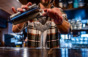 man hand bartender making cocktail on the bar counter