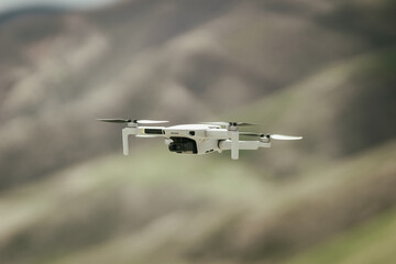 drone volando, para fondos y diseños  flying drone, for backgrounds and designs 