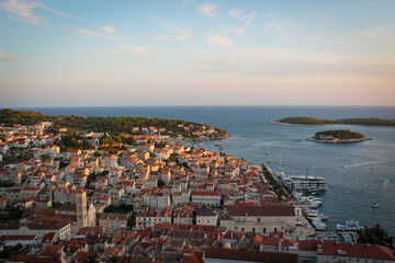 Fototapeta na wymiar view of the city by the ocean