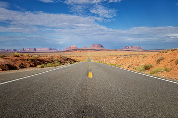 The Road to Monument Valley