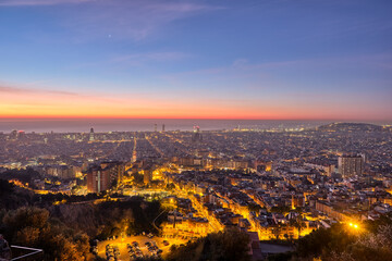 Fototapeta na wymiar Beautiful sunrise view of Barcelona and the Mediterranean Sea