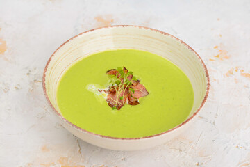 cream soup with spinach and croutons