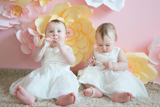 Photo studio apartment.One year old twins for birthday.