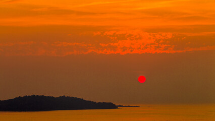 The background of the sea by the evening sea, with natural beauty (sea water, rocks, sky) and fishermen are fishing by the river bank, is a pleasure during travel.