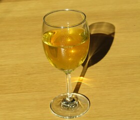 美しいワイングラスのおいしいワイン