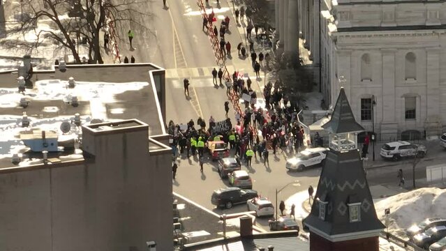 Kingston Ontario Police Block  Freedom Protests With Counter Protesters