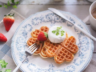 ハートのワッフルパンケーキでティータイム