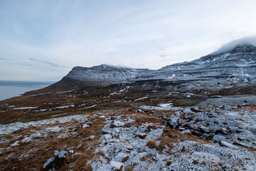 Angeschwemmter Plastikmüll bei Standur/Sléttuvik  nahe Drangsnes an der Küste der isländischen Westfjorde. 