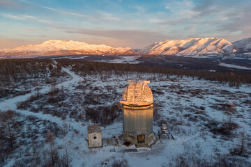 Telescope of the Sayan Solar Observatory against the backdrop of Munku-Sardyk peak