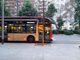 Fototapeta premium Bus in motion in the city of Barcelona, Spain