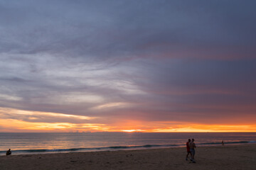 Fototapeta premium Beautiful Sunset tropical beach sea in Phuket Thailand.