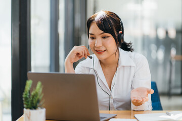 Obraz premium Young friendly operator woman agent with headsets working in a call centre.