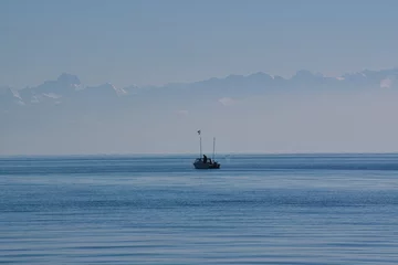 Foto op Canvas Einzelnes Fischerboot auf dem Bodensee © Peter Allgaier