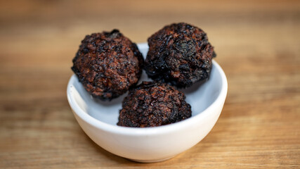 Burnt food. Pork meatballs with garlic and lemon.